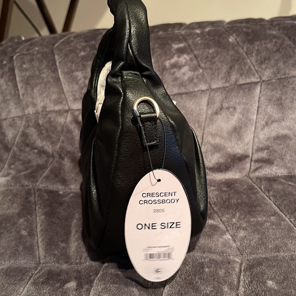 Crescent crossbody - Picture 2 of 4